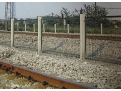 公路隔离栅厂家专业加工生产各种规格的公路隔离栅-- 安平县许捷丝网厂销售部