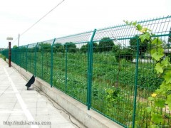 大量公路隔离栅厂家供应的公路隔离栅许捷丝网厂最便宜-- 安平县许捷丝网厂销售部