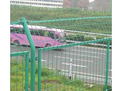 各种规格公路隔离栅定做-- 安平县许捷丝网厂销售部