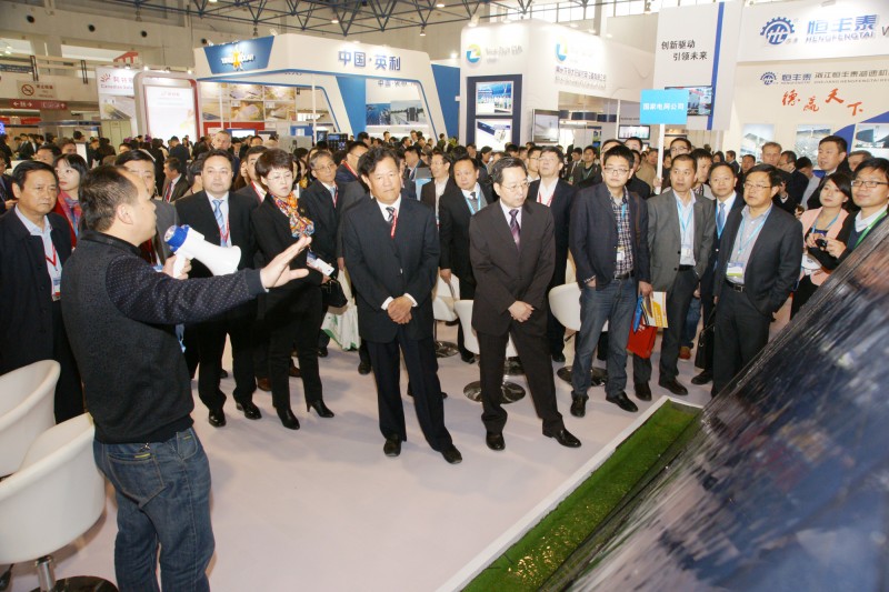 图为2015年中国国际清洁能源博览会的现场