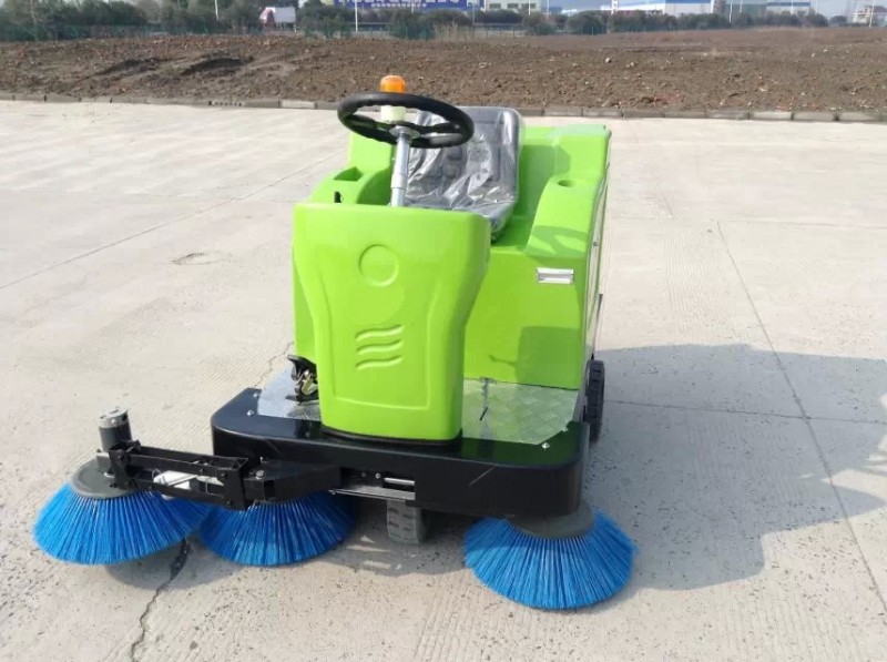 施帝威 企业使用电动驾驶式扫地车-- 武汉善洁环保设备有限公司