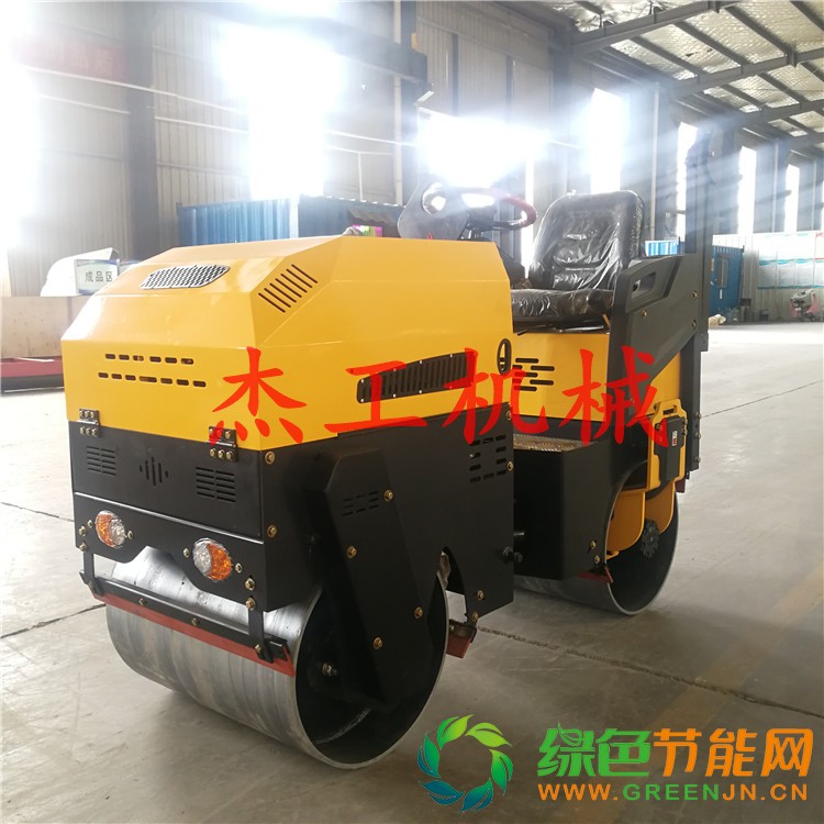 880型压路机2