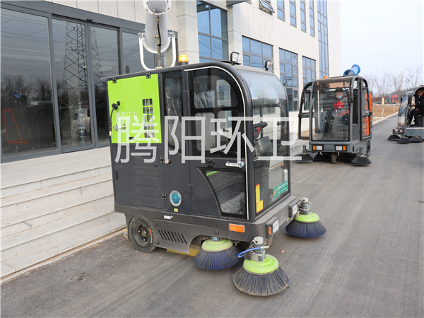 山东腾阳环卫TY-2000型电动驾驶式扫地车-- 山东腾阳环卫设备有限公司