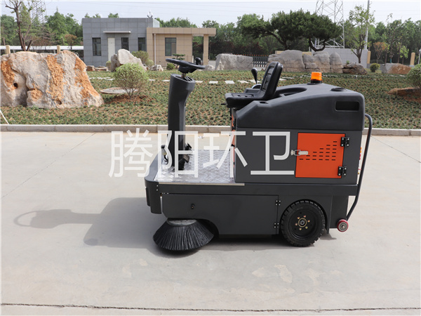 山东腾阳环卫TY-1400型电动驾驶式扫地车-- 山东腾阳环卫设备有限公司