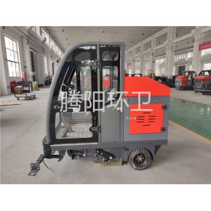 山东腾阳环卫TY-1900型电动驾驶式扫