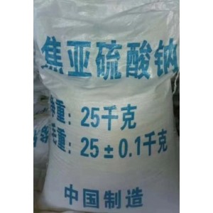 焦亚硫酸钠是一种白色粉末，具有二氧化硫气味，溶于水，呈酸性