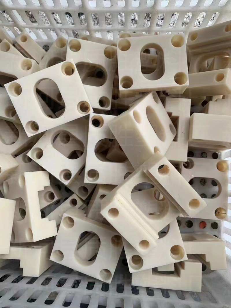 尼龙滑块，尼龙齿轮可做增韧-- 新河县质胜塑料厂